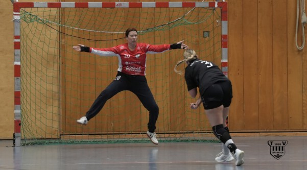 1. Damen gewinnen in Krefeld und beenden Saison auf Platz 4